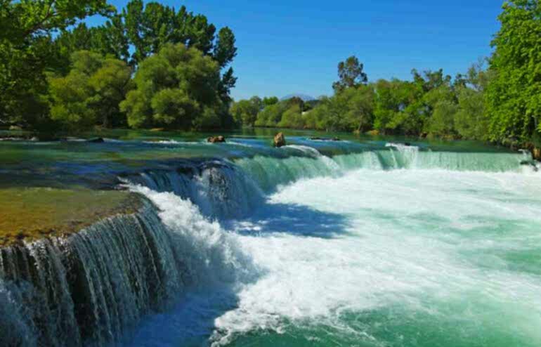 Antalya Manavgat’ta ev tadilatı yapan ustalar ve dış cephe mantolama işlemi