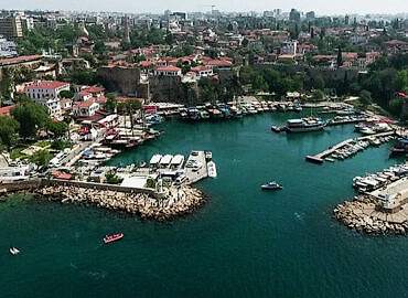 Antalya Muratpaşa'da tadilat ve dekorasyon hizmeti sunan usta ekibi