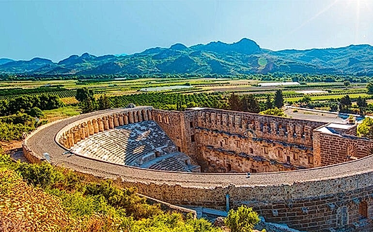 Antalya Serik 1 Antalya Serik’te dış cephe mantolama ve tadilat yapan inşaat ekibi